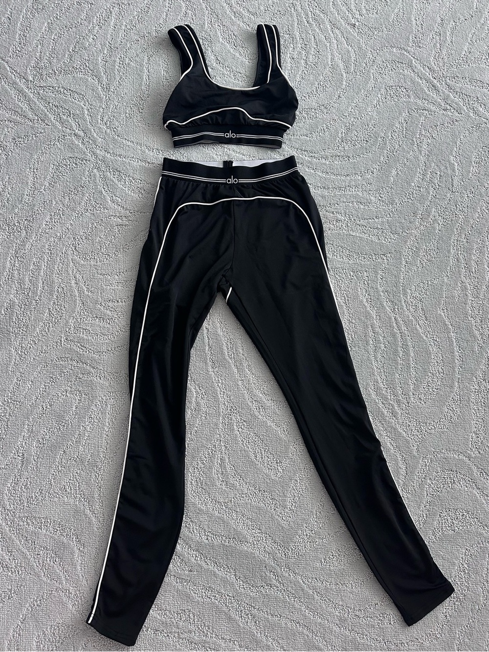 Alo yoga set- plz read